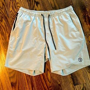 Vuori light green lined shorts - size medium